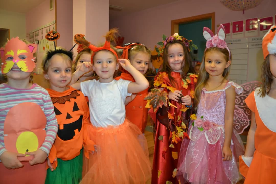 Jak zrobić strój jesienny dla dziewczynki, aby wyglądała stylowo i ciepło