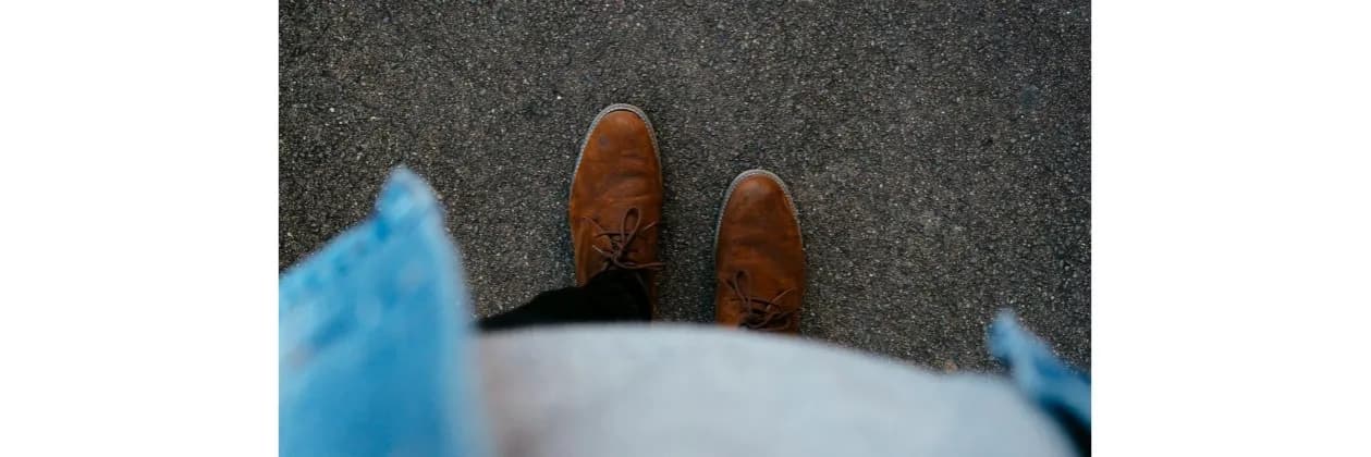 Jak czyścić buty zamszowe, aby uniknąć zniszczeń i plam