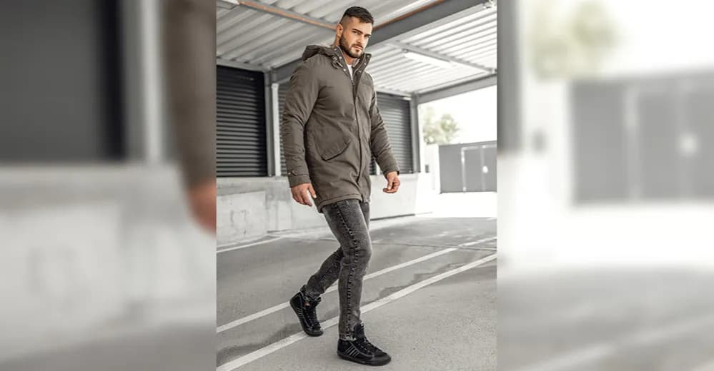 Jakie kolory butów do kurtki khaki, aby wyglądać stylowo?