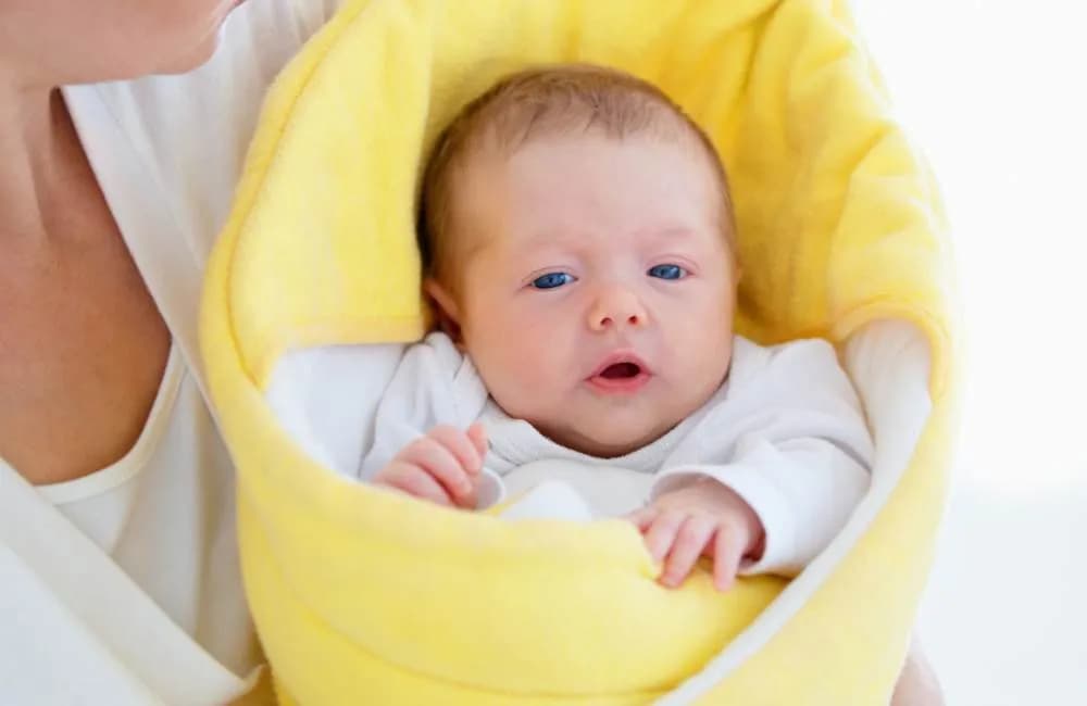 Jak zawijać dziecko w rożek, aby zapewnić mu komfort i bezpieczeństwo