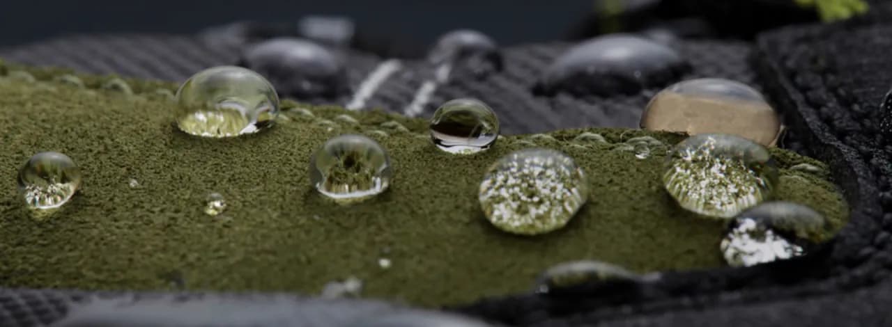 Czym impregnować buty, aby skutecznie chronić je przed wodą?